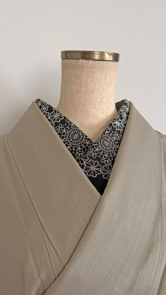 半衿 菊てまり 刺繍 黒 銀 半襟 成人式