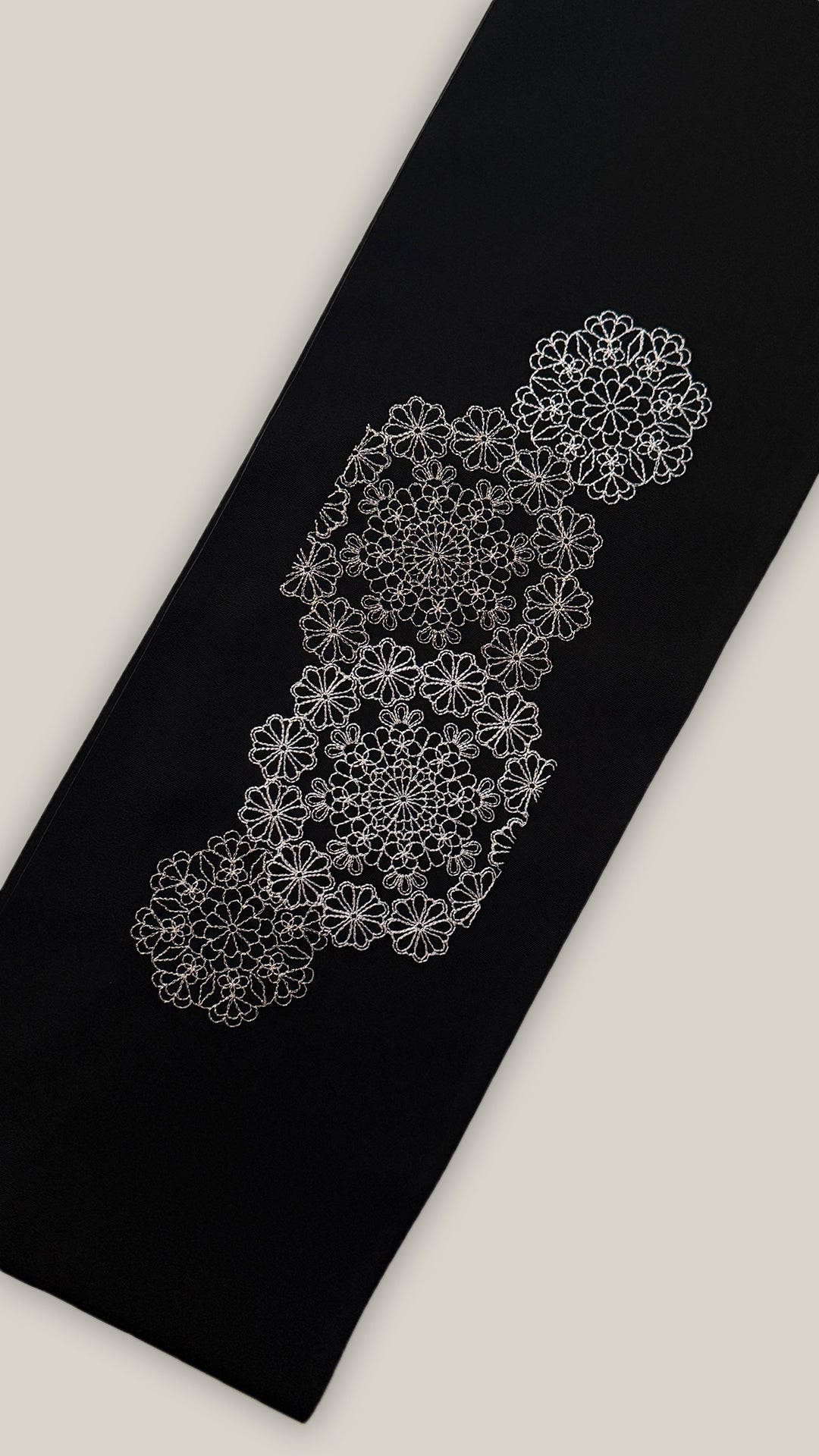 半衿 菊てまり 刺繍 黒 銀 半襟 成人式