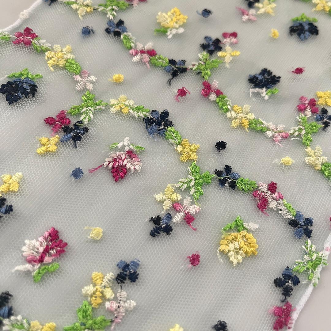 半衿 花の刺繍のチュール 半襟 薄緑 かわいい カジュアル オールシーズン