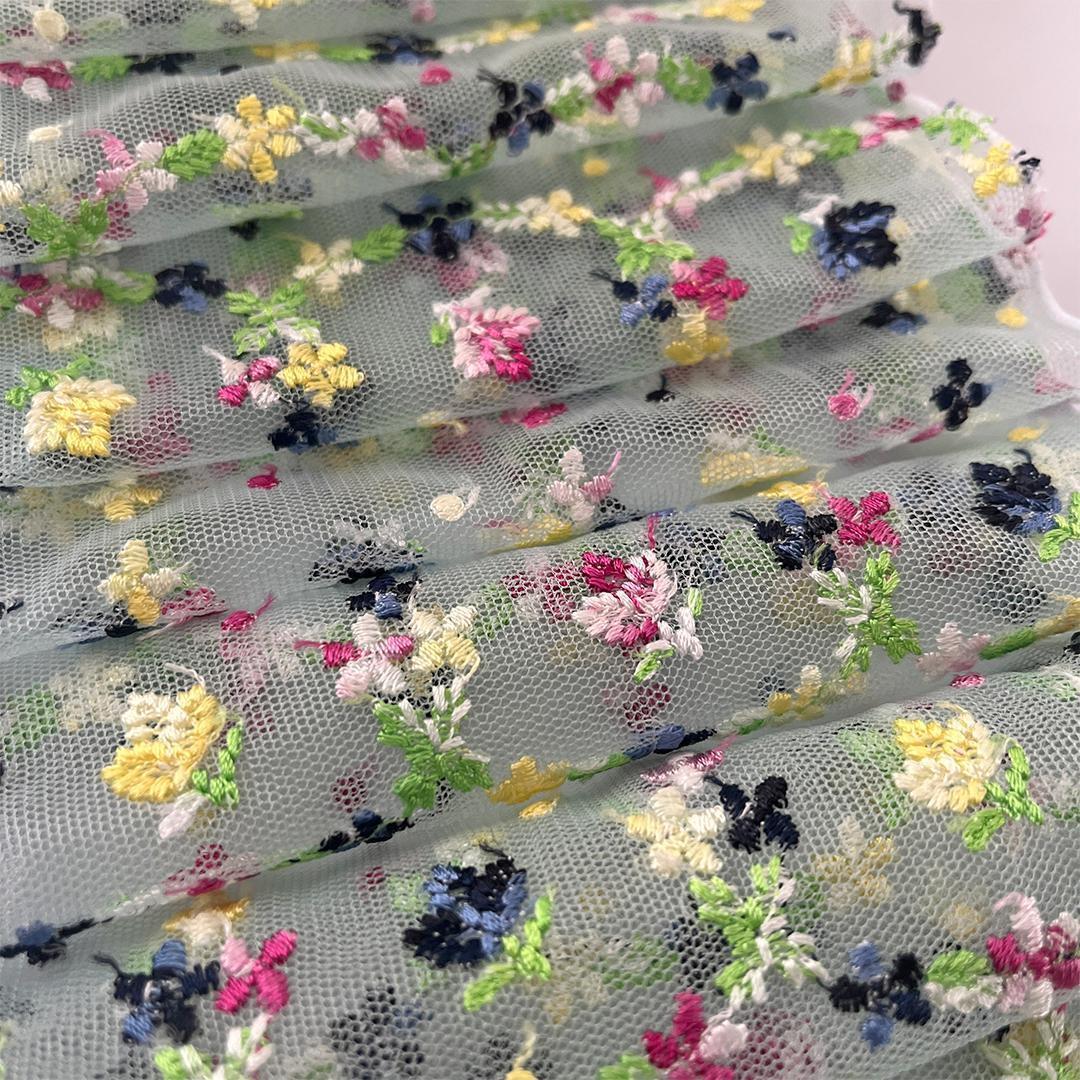 半衿 花の刺繍のチュール 半襟 薄緑 かわいい カジュアル オールシーズン