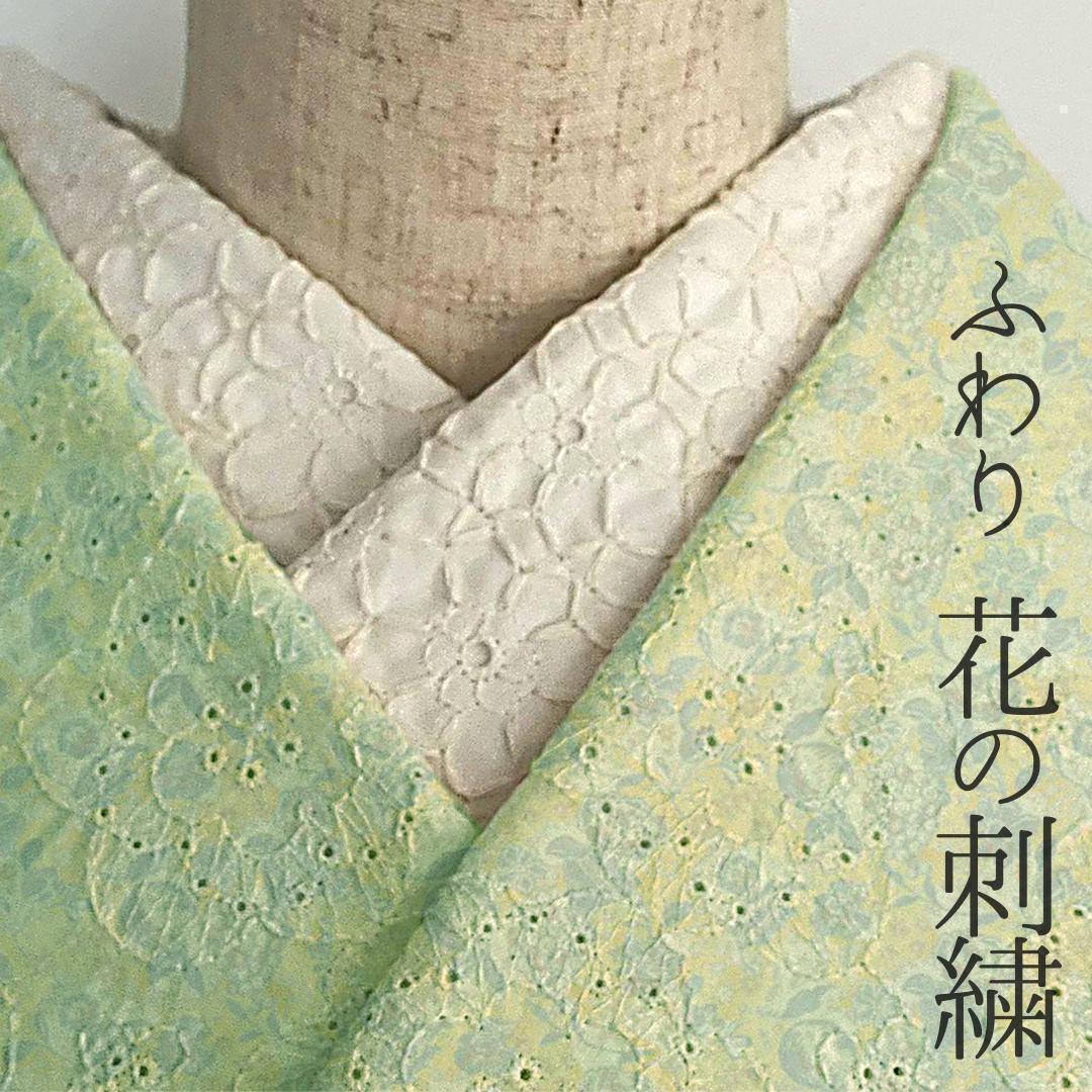 エクリュ色の花柄刺繍コットンレース半衿、オフ白と生成りの色合い。