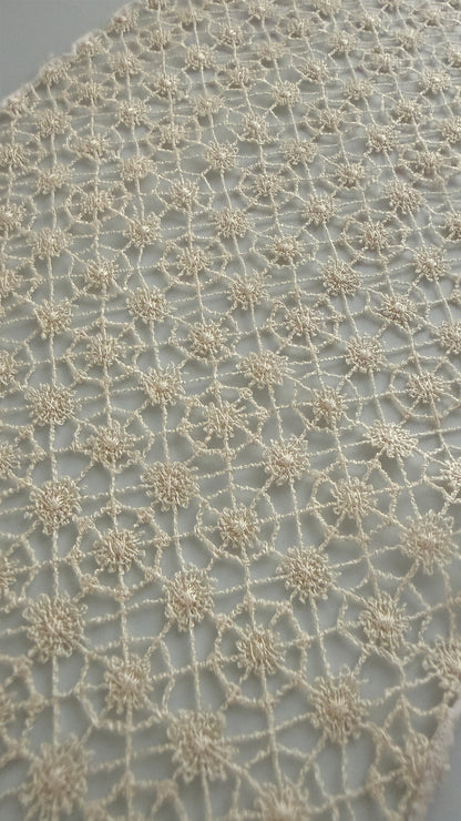 半衿 繊細なベージュの花のコットンレース 半襟