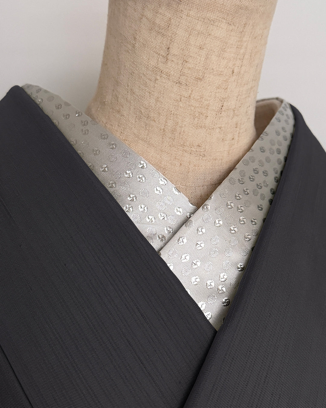 半衿 銀色小さな蓮の葉 半襟 シルバー メタリック モダン クール ユニセックス