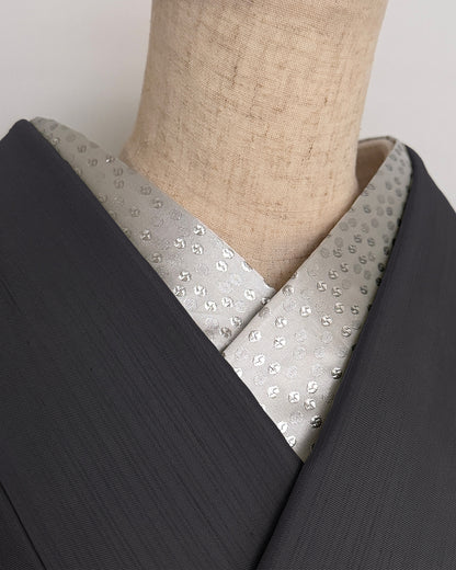 半衿 銀色小さな蓮の葉 半襟 シルバー メタリック モダン クール ユニセックス