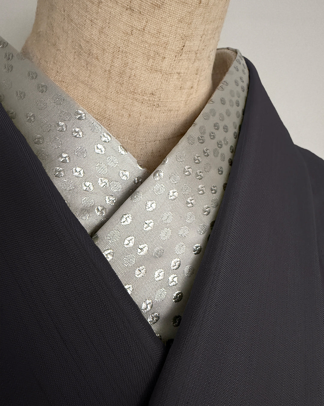 半衿 銀色小さな蓮の葉 半襟 シルバー メタリック モダン クール ユニセックス