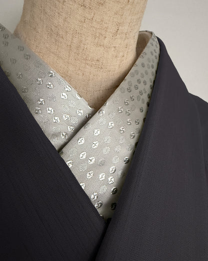 半衿 銀色小さな蓮の葉 半襟 シルバー メタリック モダン クール ユニセックス