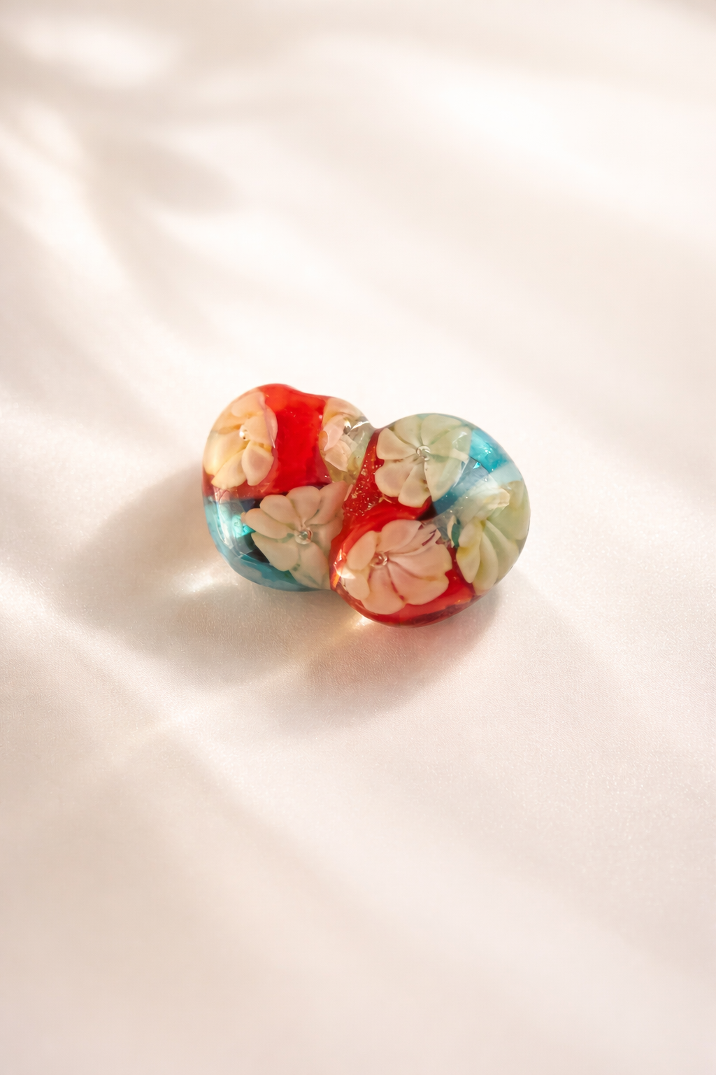 閃光舎 ガラスの帯留め 水色 花 オレンジ クリア 透明 とんぼ玉 2267