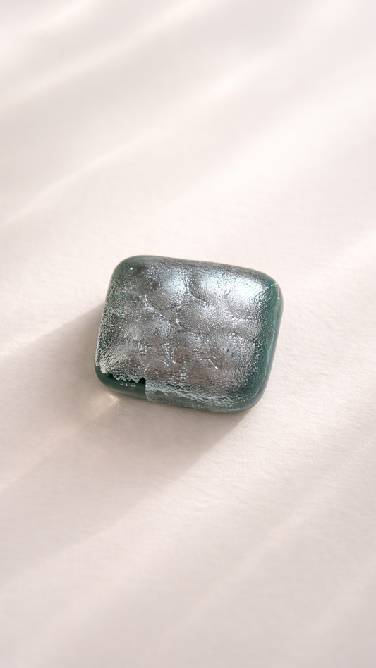 閃光舎 ガラスの帯留め ガンメタ シルバー 鱗 2286