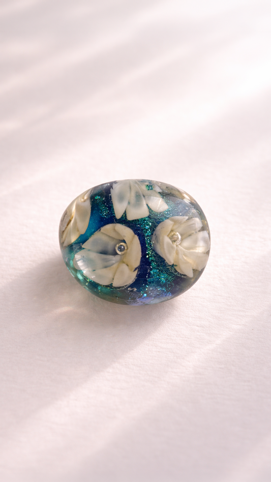 閃光舎 ガラスの帯留め 水中花 青 2288