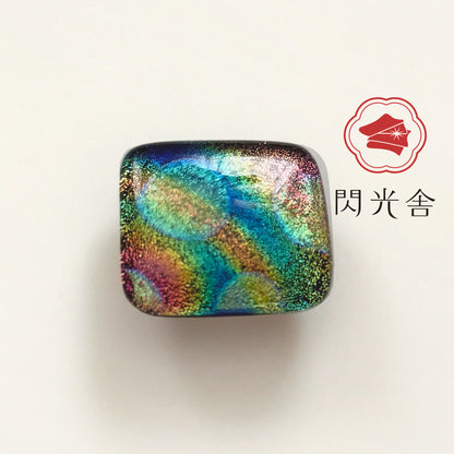 ガラスの帯留め スクエア 青 緑 金 オーロラ 2397