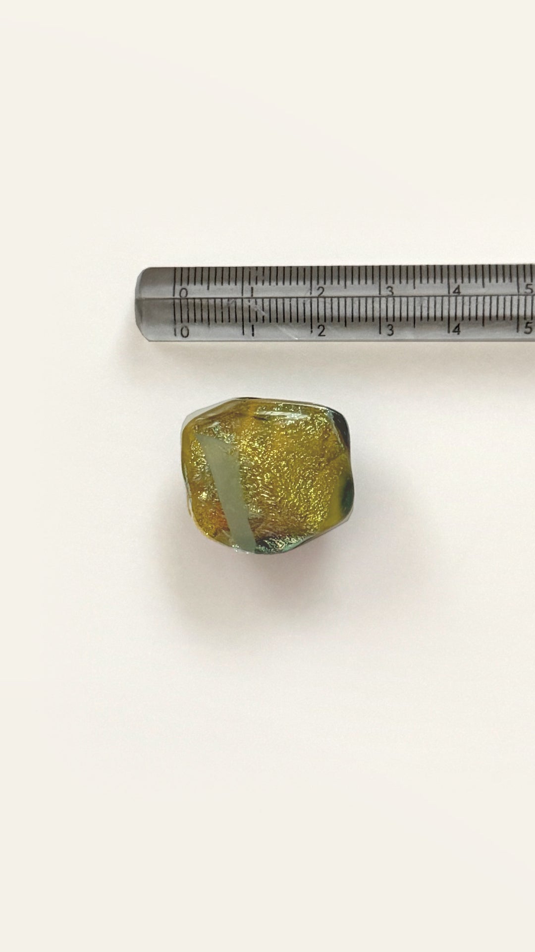 ガラスの帯留め 黄色 金ラメ 2403