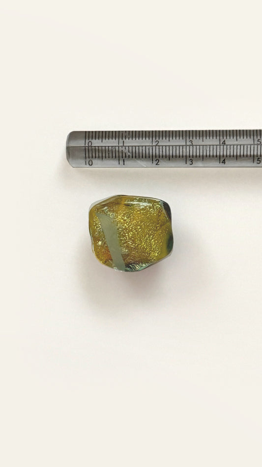 ガラスの帯留め 黄色 金ラメ 2403
