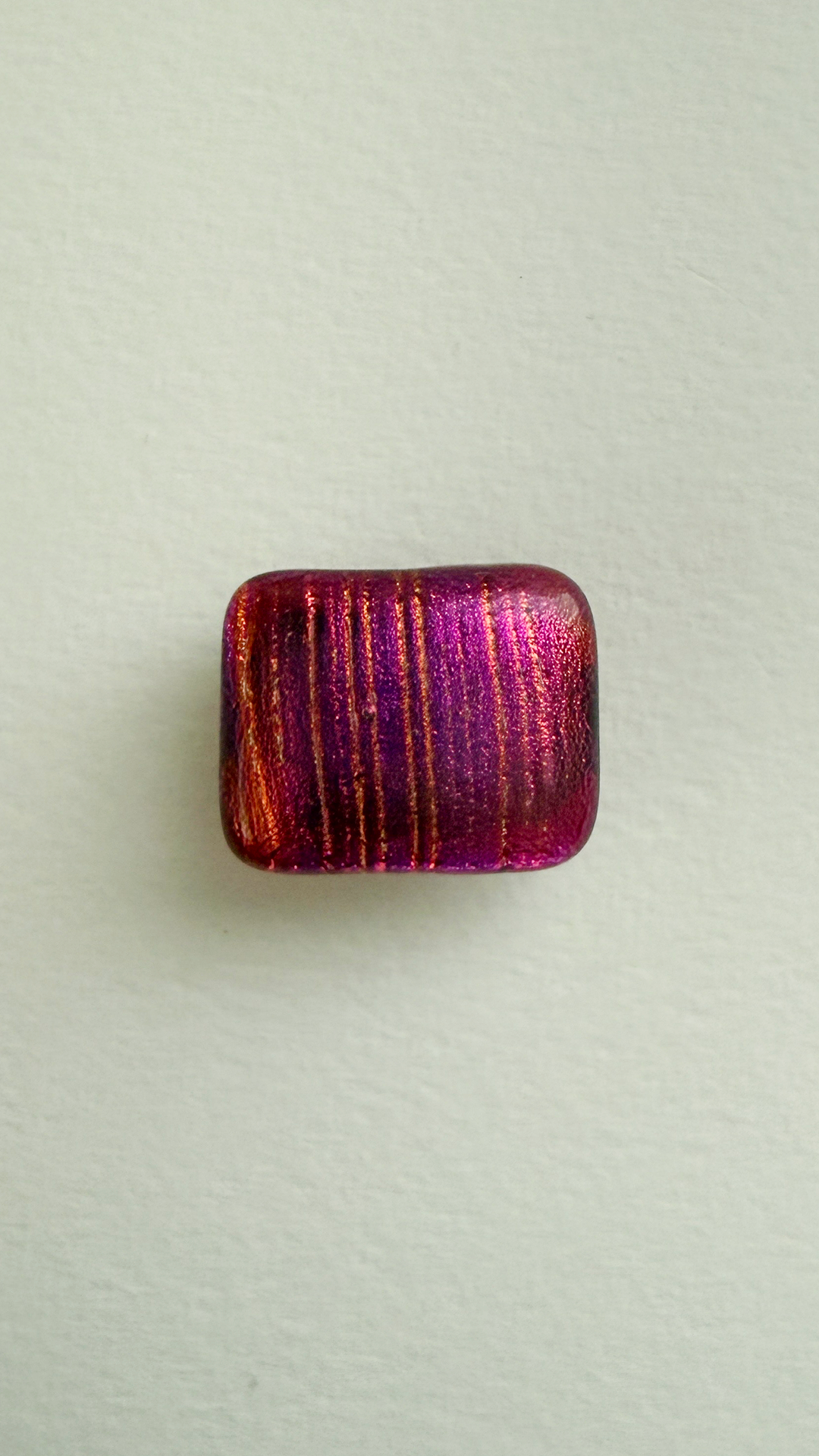 閃光舎 ガラスの帯留め ピンク マゼンタ ローズ オレンジ 玉虫 刷毛引き 縦縞  2289