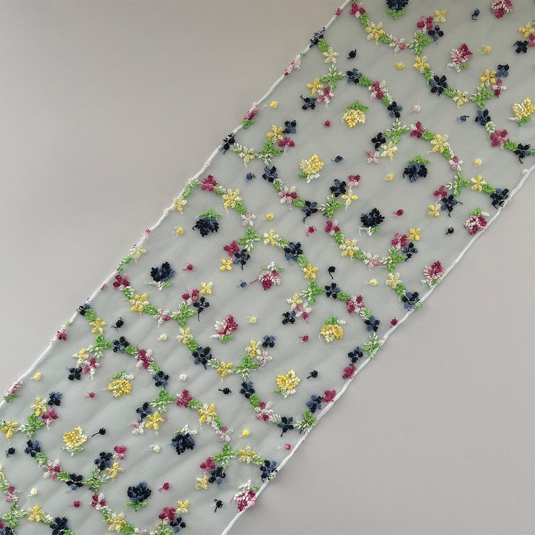 半衿 花の刺繍のチュール 半襟 薄緑 かわいい カジュアル オールシーズン