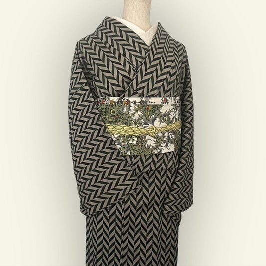 着物 単衣 黒と緑の矢絣刺繍 カーキ コットン きもの コットンレース 木綿