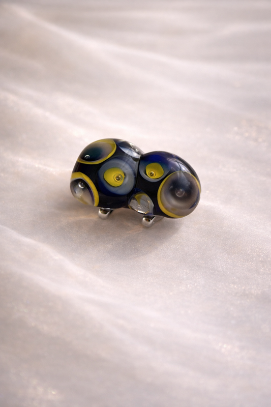 閃光舎 ガラスの帯留め  紫 紺 黄色 2268