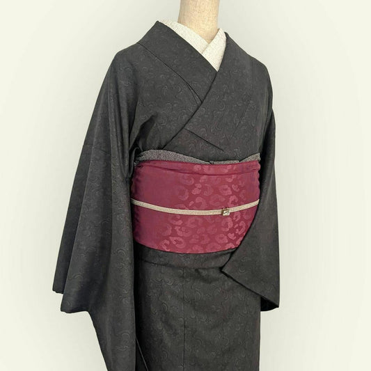 着物 袷 唐草 墨黒 オリジナルきもの 色無地風 ポリエステル 洗える
