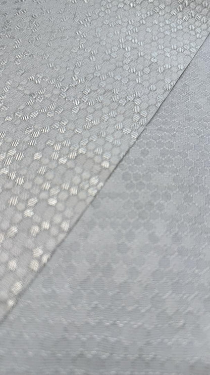 半衿 ビーハイブ プラチナホワイト 白銀 ハニカム 紋織り モダン クール