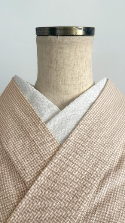 半衿 ビーハイブ プラチナホワイト 白銀 ハニカム 紋織り モダン クール