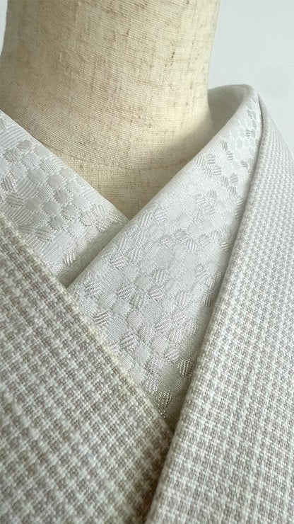 半衿 ビーハイブ プラチナホワイト 白銀 ハニカム 紋織り モダン クール