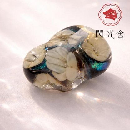 ガラスの帯留め 花 白花 フラワー 黒 立体 螺鈿風 レトロ 着物 2258