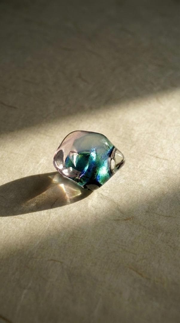 ガラスの帯留め 碧 オーロラ 透明感 氷 雫 着物 2259