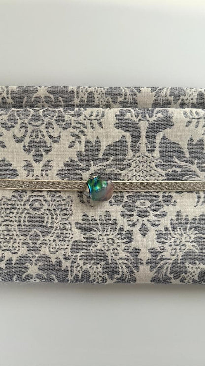 ガラスの帯留め 碧 オーロラ 透明感 氷 雫 着物 2259